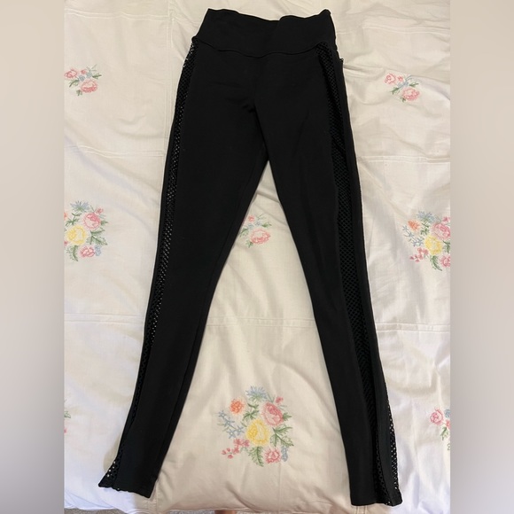 Bombshell - Picture 3 of 4